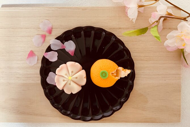 2 Hours Mochi &Nerikiri Making & Matcha Class in Bunkyo - Meeting Yuko in Bunkyo
