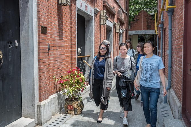 3-hour Morning/Afternoon Tea Tasting on Maliandao Street & Dimsum - How the group size affects the experience