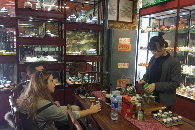 3-hour Morning/Afternoon Tea Tasting on Maliandao Street & Dimsum - Entering Maliandao Tea Street