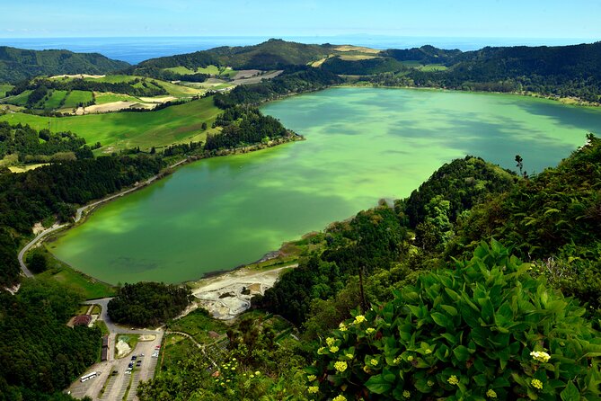 Adventure in the Furnas, with volcanoes, lagoons and tea plantations - Caldeira das Furnas: the volcanic heart of the day