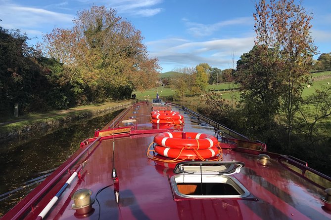 Afternoon Tea Cruise in North Yorkshire - Views of fields, livestock, and waterfowl