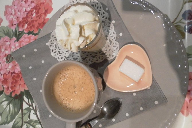 Afternoon tea in the Shabby Caravan - Entering the bohemian caravan
