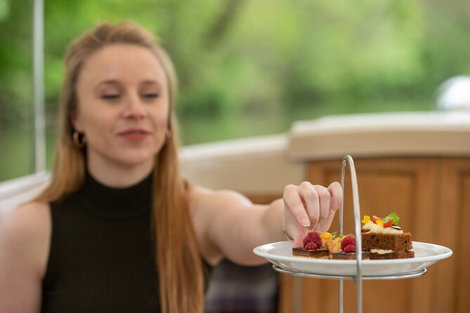 Afternoon Tea Sightseeing River Cruise in Oxford - Oxford’s Rowing Course and University Views