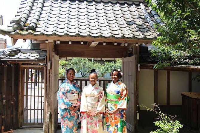 An Amazing set of Cultural experience: Kimono, Tea Ceremony and Calligraphy - Calligraphy that looks easier than it is