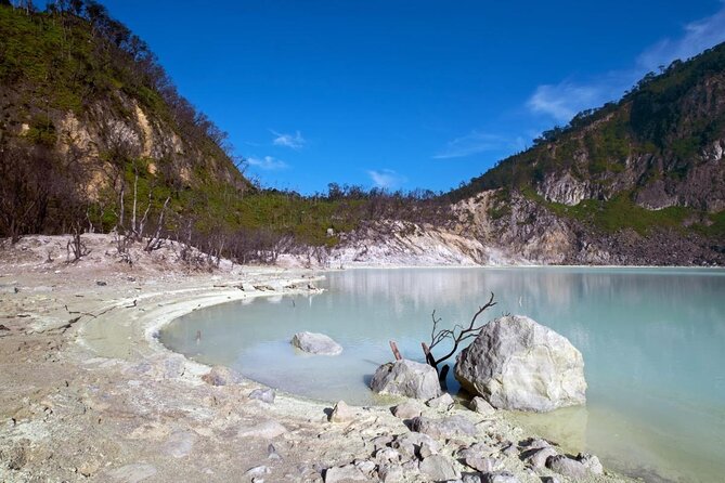 Bandung Tour Volcano, Hotsprings, Mud, Tea, Lunch all Included - Key points at a glance