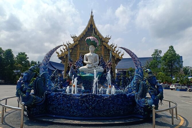 Best Places in Chiang Rai White, Blue, Big Buddha, Tea Plantation - Why this Chiang Rai day trip makes sense