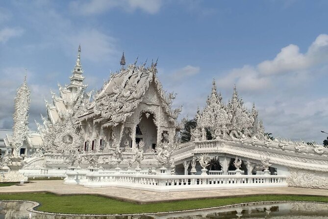Best Places in Chiang Rai White, Blue, Big Buddha, Tea Plantation - The Long Neck Village question