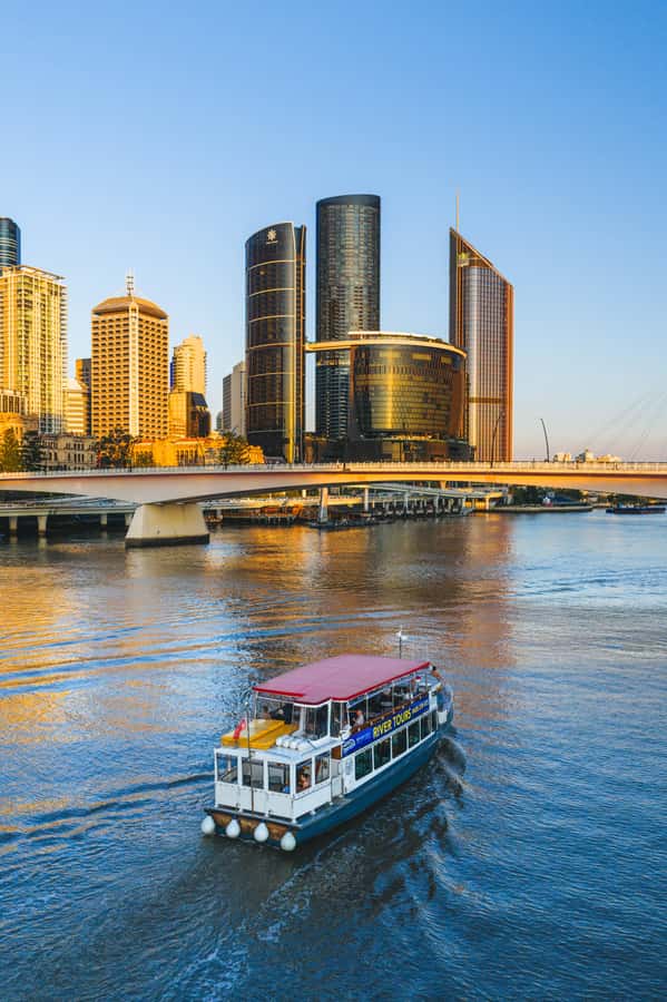 Brisbane: Morning Sightseeing Cruise: 10:30am-12pm (90min) - What the commentary adds to the ride