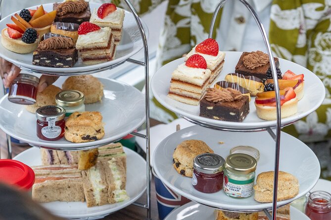 Buckingham Palace & Afternoon Tea Sightseeing Tour with PG Tips - Key points to know before booking