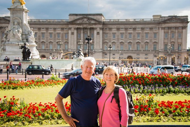 Buckingham Palace & Afternoon Tea Sightseeing Tour with PG Tips - A three-part London afternoon
