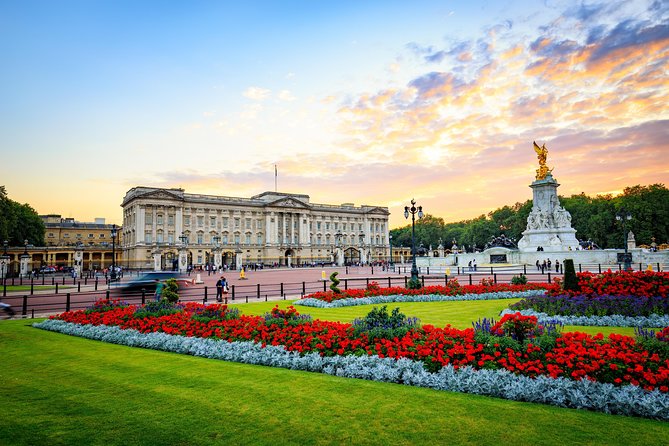 Buckingham Palace & Afternoon Tea Sightseeing Tour with PG Tips - The London sights from the coach