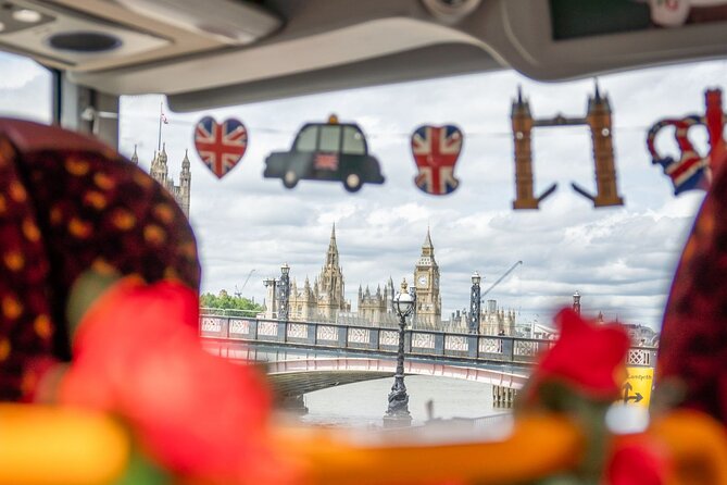 Buckingham Palace & Afternoon Tea Sightseeing Tour with PG Tips - Who will enjoy this afternoon most?