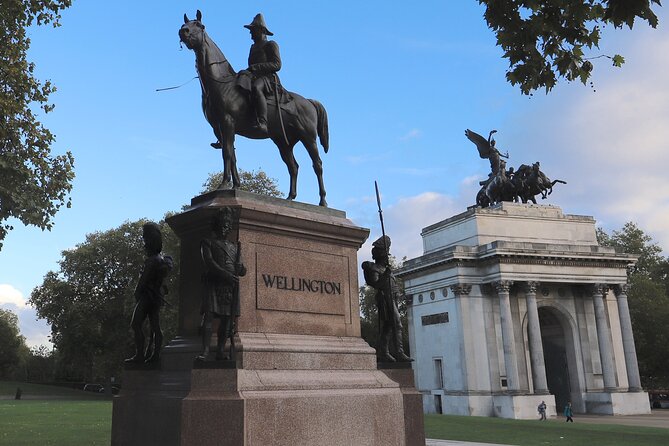 Buckingham Palace, St James Palace & Tea at Kensington Palace - Wellington Arch, war memory, and Apsley House