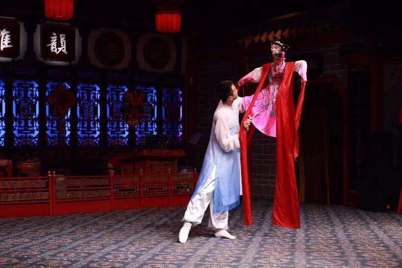 Chengdu: Sichuan Opera Show ShufengYayun & Covered Bowl Tea - Who will enjoy Shufeng Yayun most?
