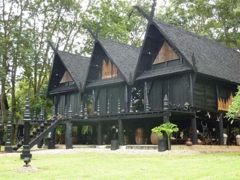 Chiang Rai: 7 Major Sites, Golden Triangle & Tea Plantation - Guides make the difference