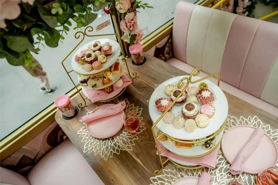 Chicago: Tea Around Town With Curated Teas & Iconic Sights - Music, narration, and the pace of the ride