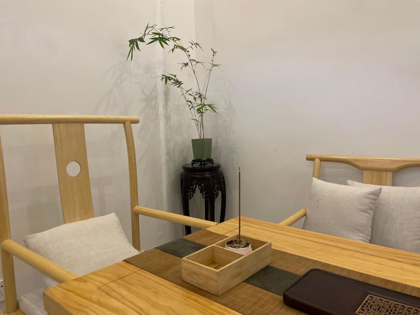 Chinese Tea ceremony in Beijing Hutong courtyard - Who will enjoy this most?