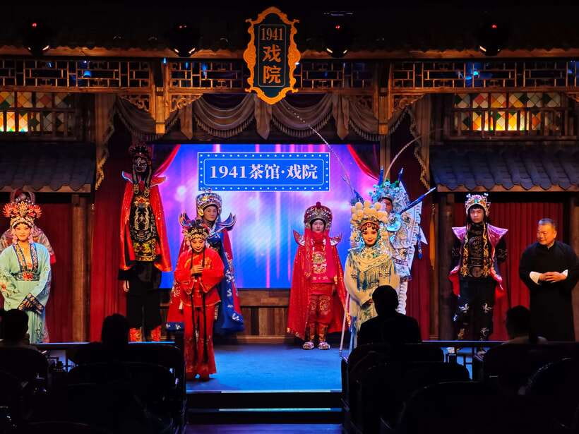 Chongqing 1941 theatre: Tea Art Performance with Folk Art - Starting with covered bowl tea and a snack