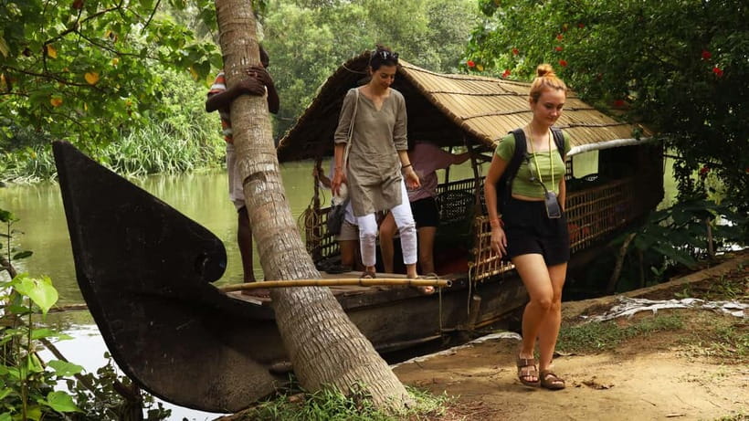 Cochin: Full-day Backwater Tour with Lunch and Evening Tea - Village work along the canals