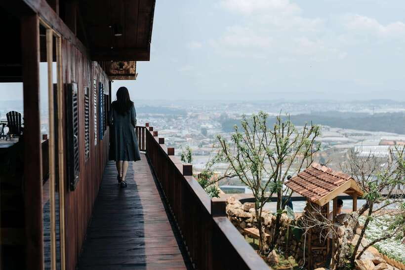 Da Lat: Sunrise Panorama, Green Tea Hill and Strawberry Farm - Breakfast and Views at Loi Cua Gio