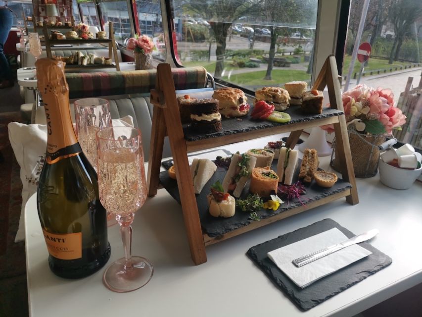 Edinburgh: Vintage Bus Tour with Afternoon Tea or Gin - The route through Edinburgh