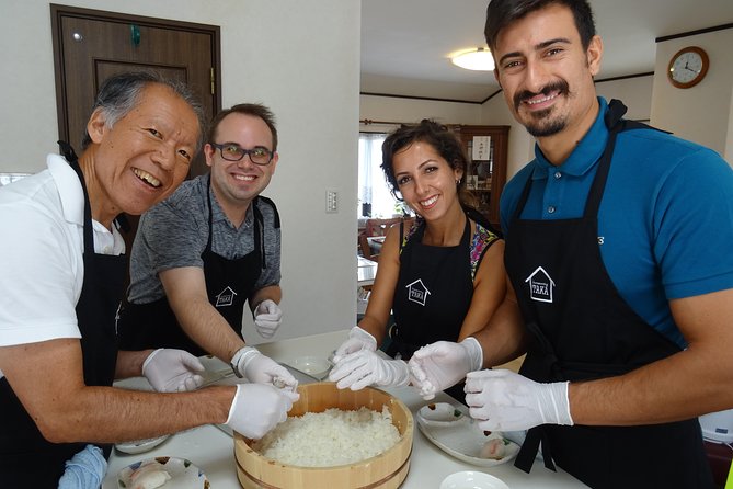 Experience all of Japanese culture and Japanese food experience classes "origami, udon, Japanese food, green tea, calligraphy" in 4 hours - A homemade lunch of sushi, gyoza, tempura, and side dishes