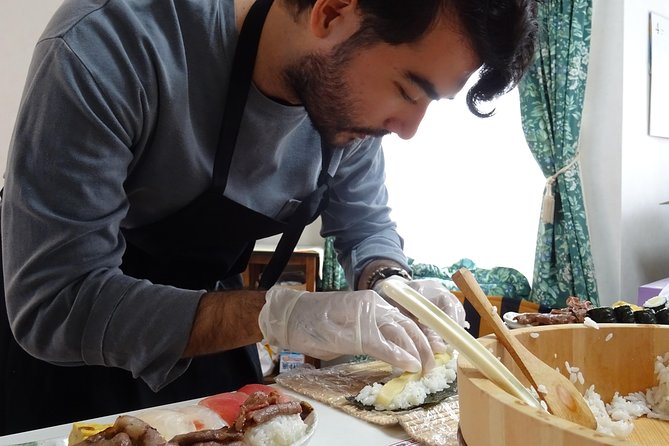 Experience all of Japanese culture and Japanese food experience classes "origami, udon, Japanese food, green tea, calligraphy" in 4 hours - Calligraphy creates a personal souvenir