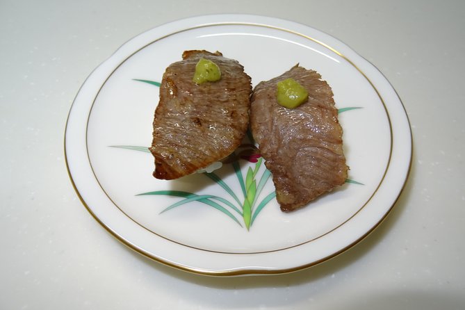 Experience all of Japanese culture and Japanese food experience classes "origami, udon, Japanese food, green tea, calligraphy" in 4 hours - The hosts are the real center of the day