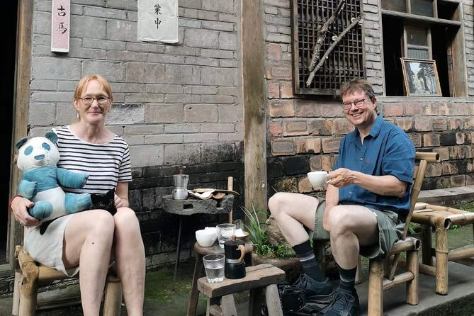 Exploring Tibetan Tea· 2DAYS Sichuan Last Primitive Ancient Town - Walking, coffee, and the tie-dye workshop