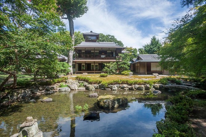 Family Mitsui House Museum with green tea admission ticket - Sitting on tatami with matcha and a garden view
