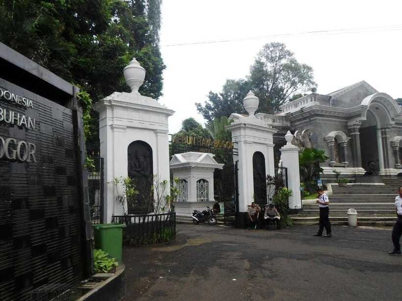 From Bandung: Tea Plantation and Botanical Garden Tour - Lunch, tolls, tickets, and the real price