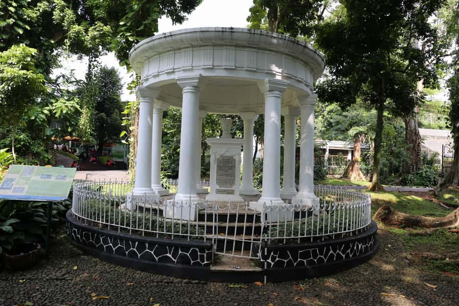 From Bandung: Tea Plantation and Botanical Garden Tour - Cancellation and booking flexibility