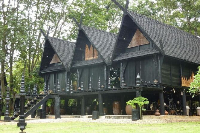 From Chiang Rai: 3 Temples, Golden Triangle Tour, Tea Plantation - The Blue Temple brings a darker, cooler mood