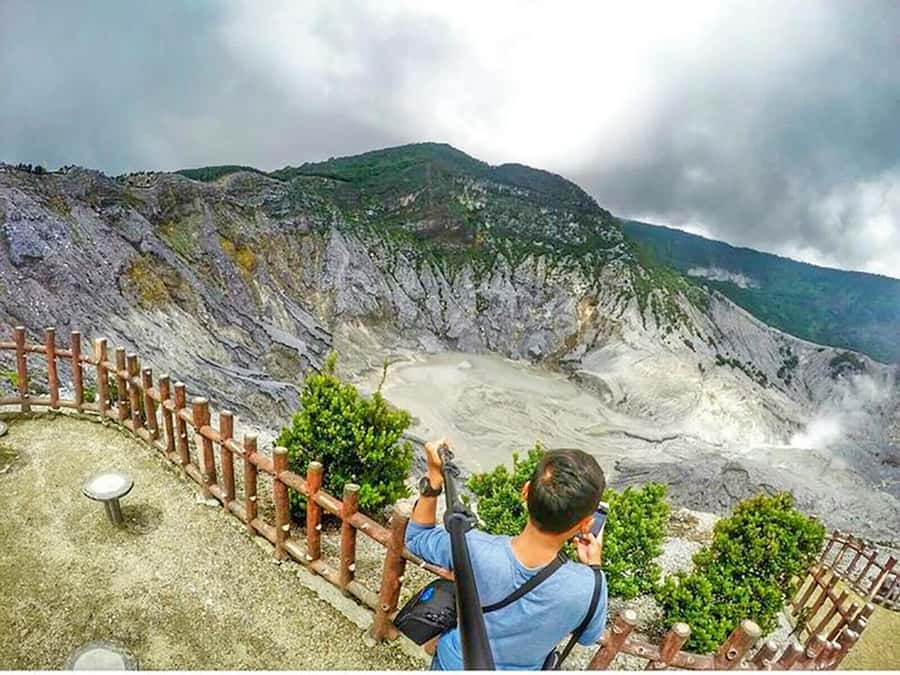 From Jakarta : Volcano, Tea & Rice Fields, Hot Spring - Tropical Fruit at Bandung’s Large Market