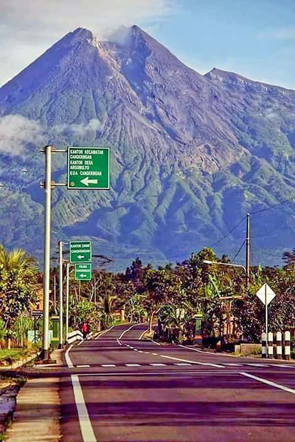From Jakarta : Volcano, Tea & Rice Fields, Hot Spring - Rice Fields and Working Village Life