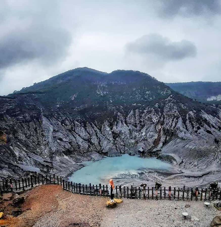 From Jakarta : Volcano, Tea & Rice Fields, Hot Spring - Lunch in Bandung and Local Flavors