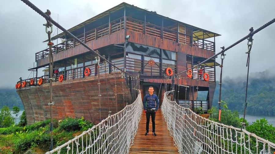 From Jakarta : White Crater , Pinisi Lake , Tea Plantation - Key points to know before booking