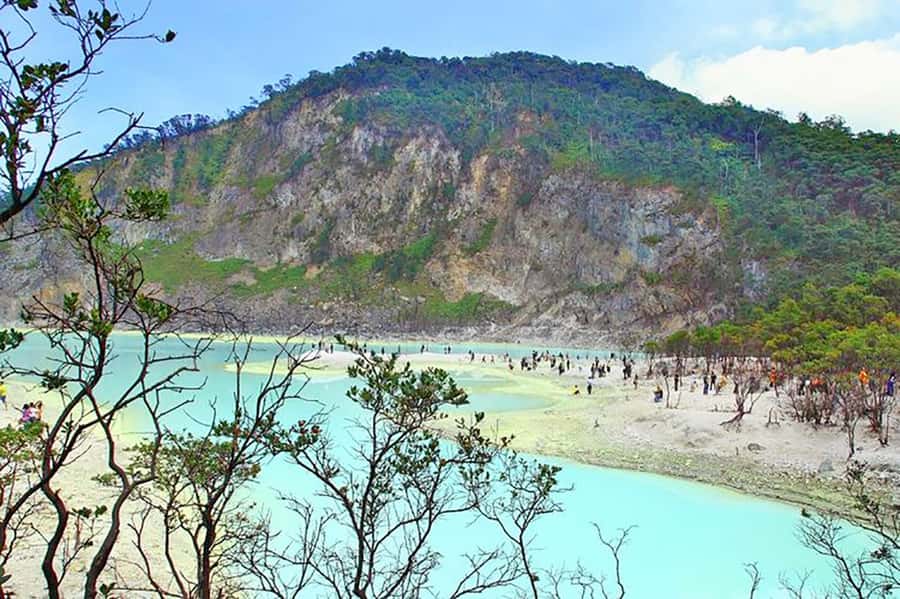 From Jakarta : White Crater , Pinisi Lake , Tea Plantation - Why this day trip is a big commitment from Jakarta