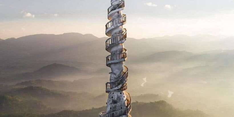 From Negombo: Ambuluwawa Tower & Tea Factory,Kandy Day Trip - Climbing Ambuluwawa Tower