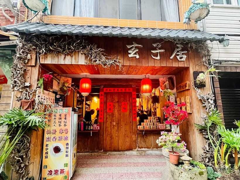From Taipei: Thousand-Island Lake & Tea Museum Private Tour - Tea tasting with Ben or another private guide