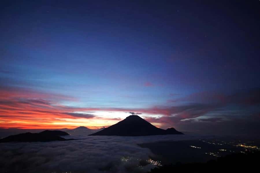 From Yogyakarta: Dieng Tour, Golden Sunrise & Tea Plantation - What the $72 price actually covers