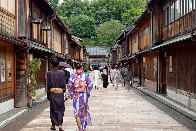 Full-Day Tour from Kanazawa: Samurai, Matcha, Gardens and Geisha - Kenrokuen Garden: the visual centerpiece