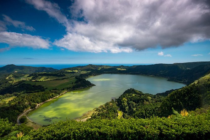 Furnas Volcano, Lake, Geysers, Tea Plantation and Terra Nostra - Poça da Tia Silvina offers a small hot-water surprise