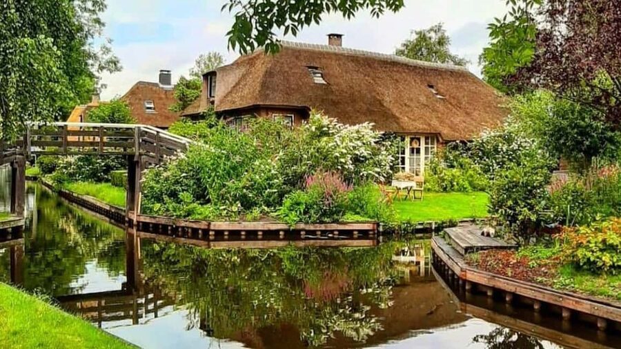 Giethoorn : 1 Hour Canal Cruise in Village With Coffee/Tea - Key points to know before you go
