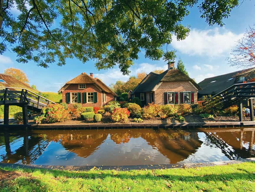 Giethoorn : 1 Hour Canal Cruise in Village With Coffee/Tea - Why Giethoorn is best seen from the canals
