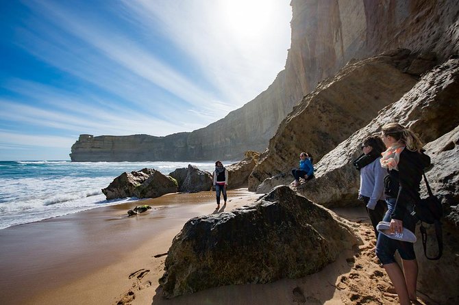 Great Ocean Road, 12 Apostles, Rainforest & Morning Tea-Melbourne - A quick photo at the Memorial Arch
