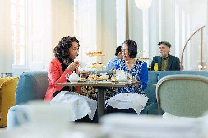 Guided Kensington Palace Tour, Royal Guard Change & Afternoon Tea - Exploring Kensington Palace with an audio guide