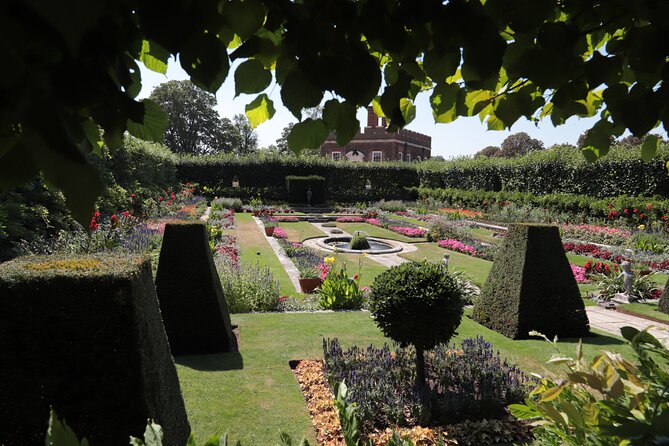 Hampton Court Guided Tour. Full day Access & High Tea - Who will enjoy this Hampton Court tour most