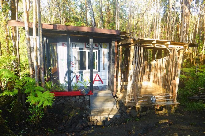 Hawaiian Tikis and Guava Tea - Inside The Okina, a 100-square-foot recycled-pallet house