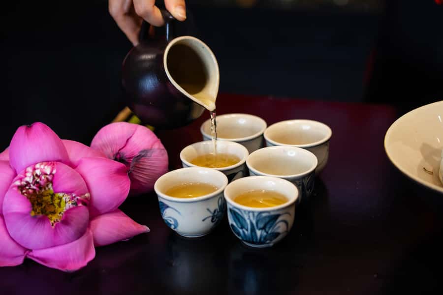 Ho Chi Minh City: Vietnamese Lotus Tea Culture Experience - Trying the scenting process yourself